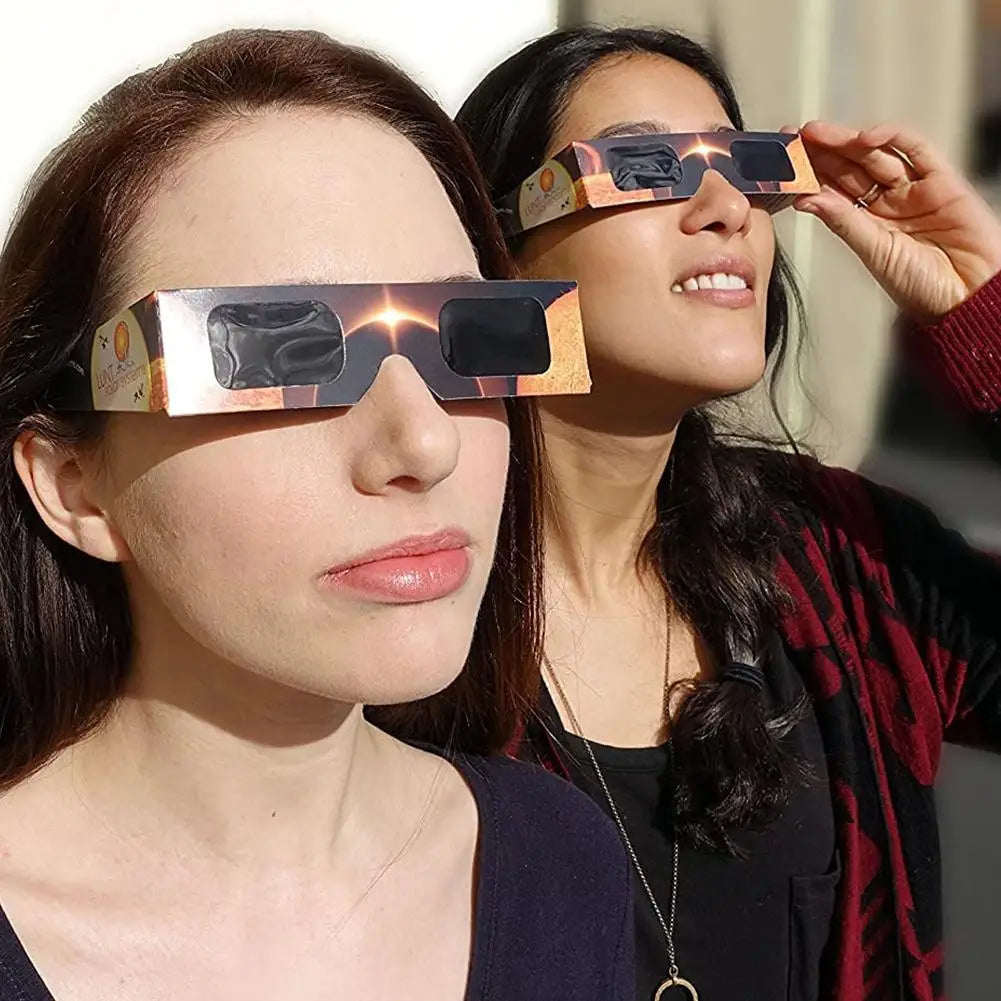 ¡Disfruta de este pack de 10 gafas solares para eclipse! Observa con seguridad y comodidad