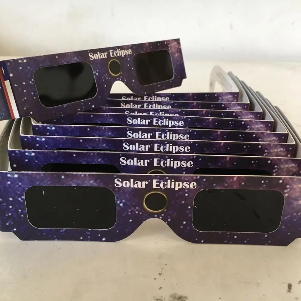 ¡Disfruta de este pack de 10 gafas solares para eclipse! Observa con seguridad y comodidad