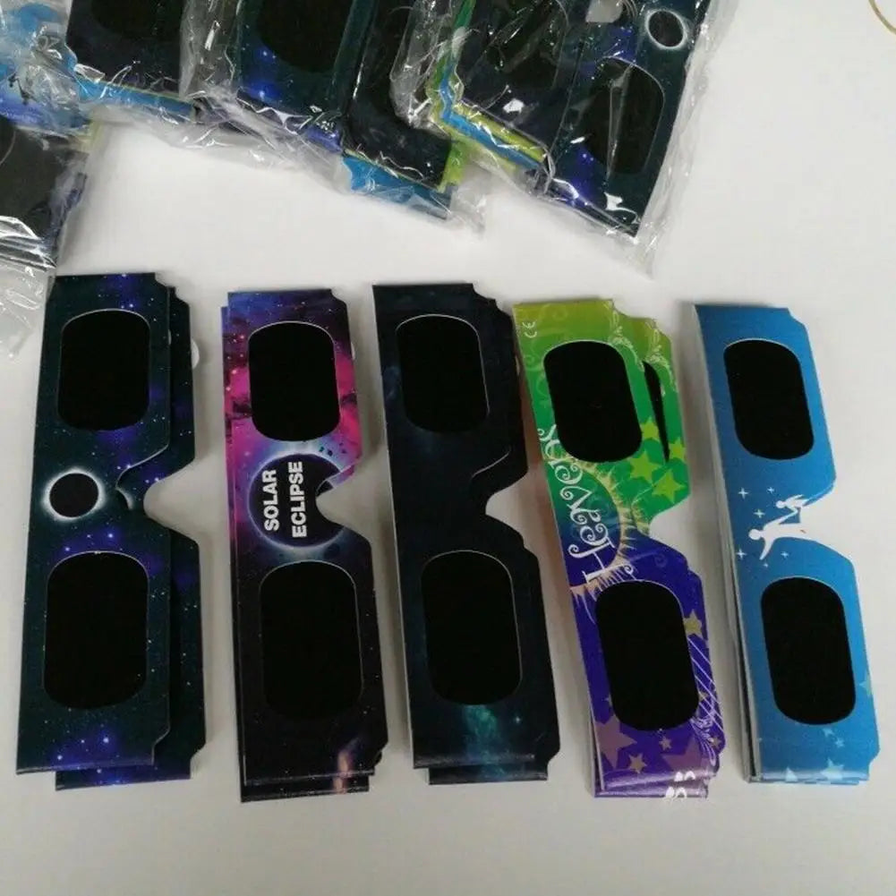 ¡Disfruta de este pack de 10 gafas solares para eclipse! Observa con seguridad y comodidad