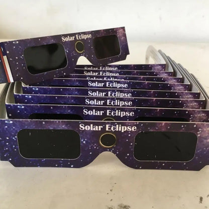 Genießen Sie dieses 10er-Pack Sonnenfinsternisbrillen! Sicher und bequem fernsehen 